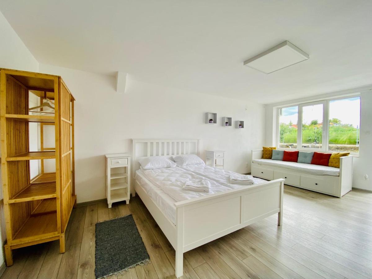 Pixel Guesthouse Tîrgu Secuiesc Екстериор снимка