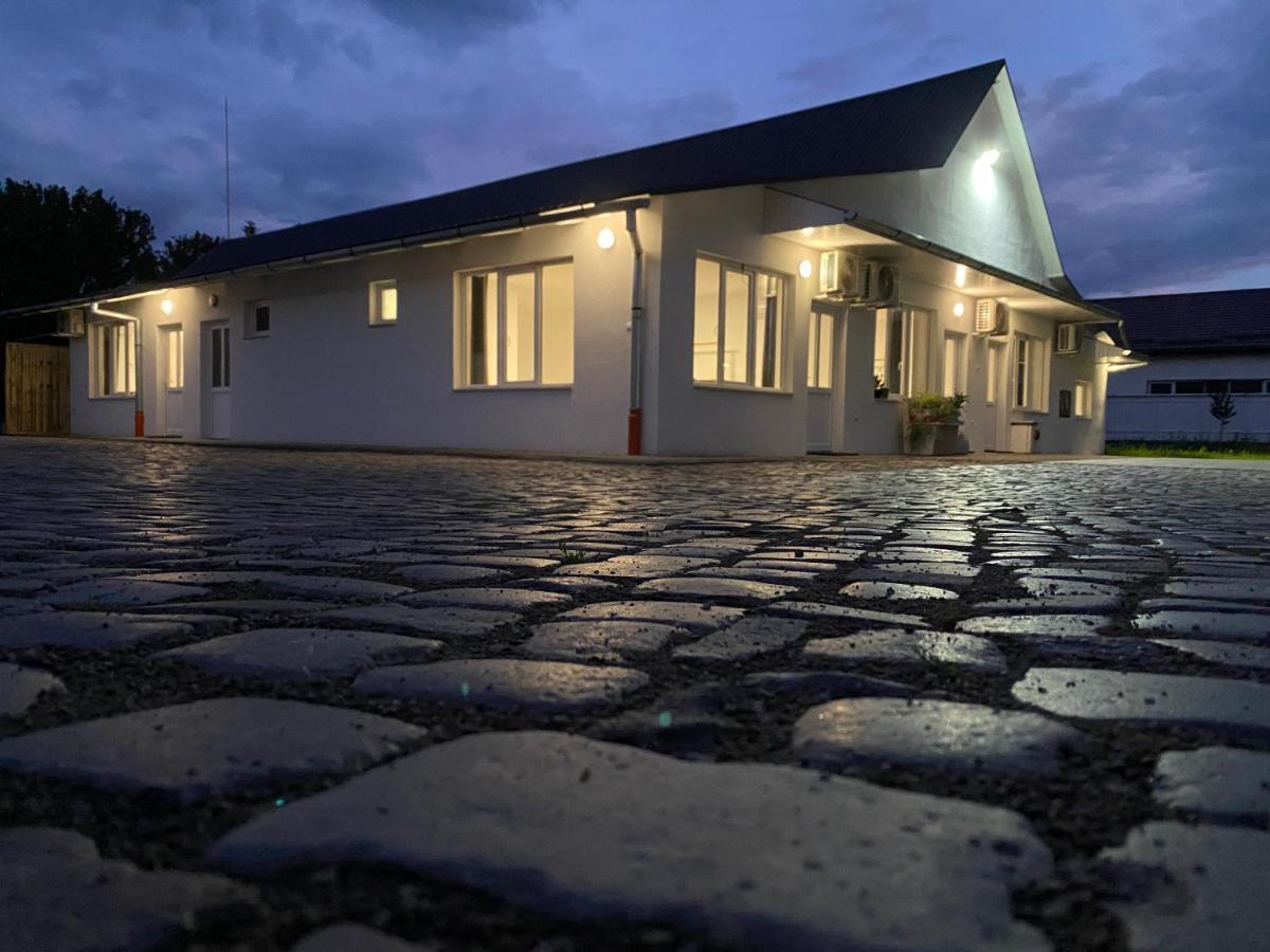 Pixel Guesthouse Tîrgu Secuiesc Екстериор снимка