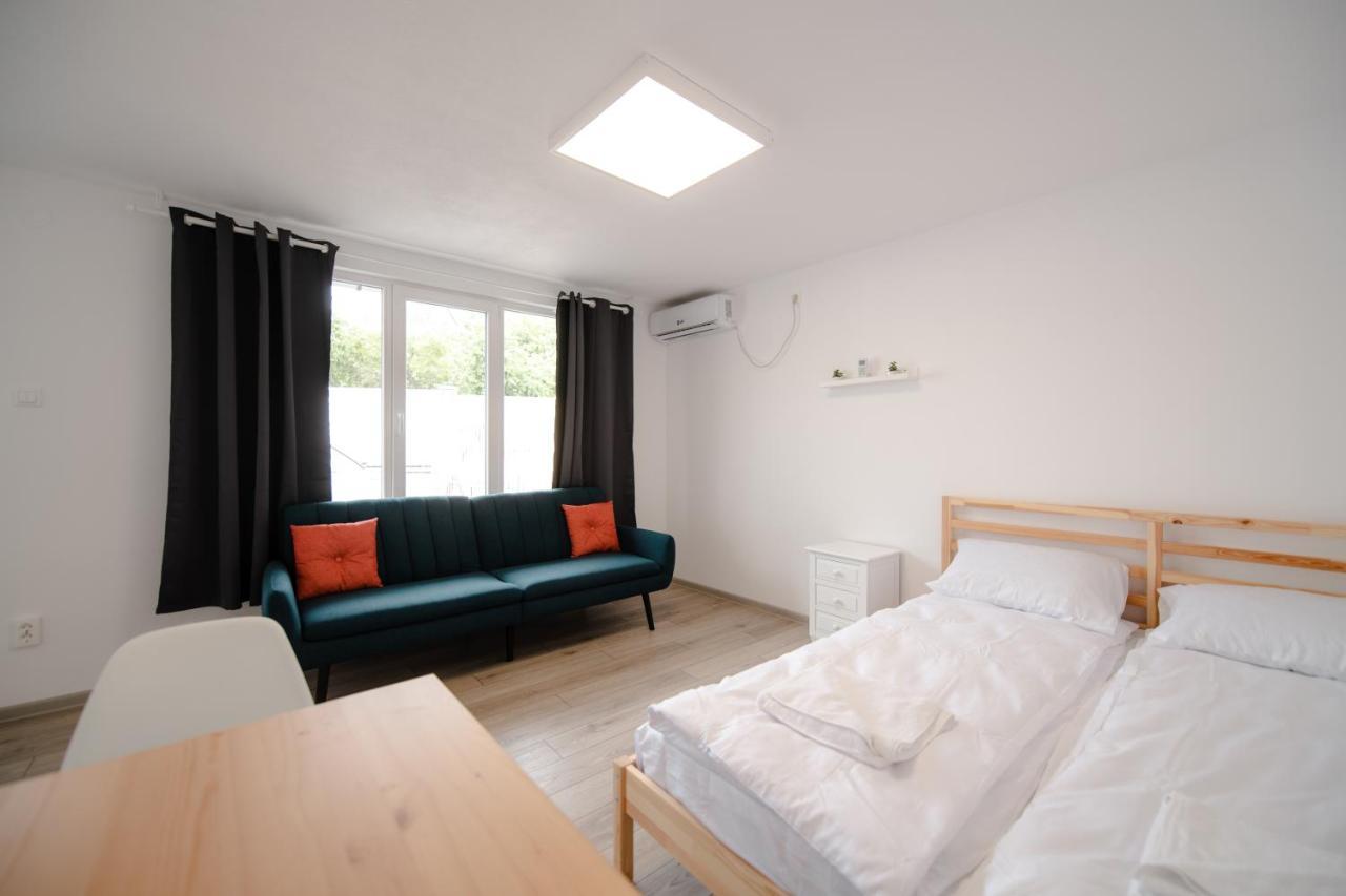Pixel Guesthouse Tîrgu Secuiesc Екстериор снимка