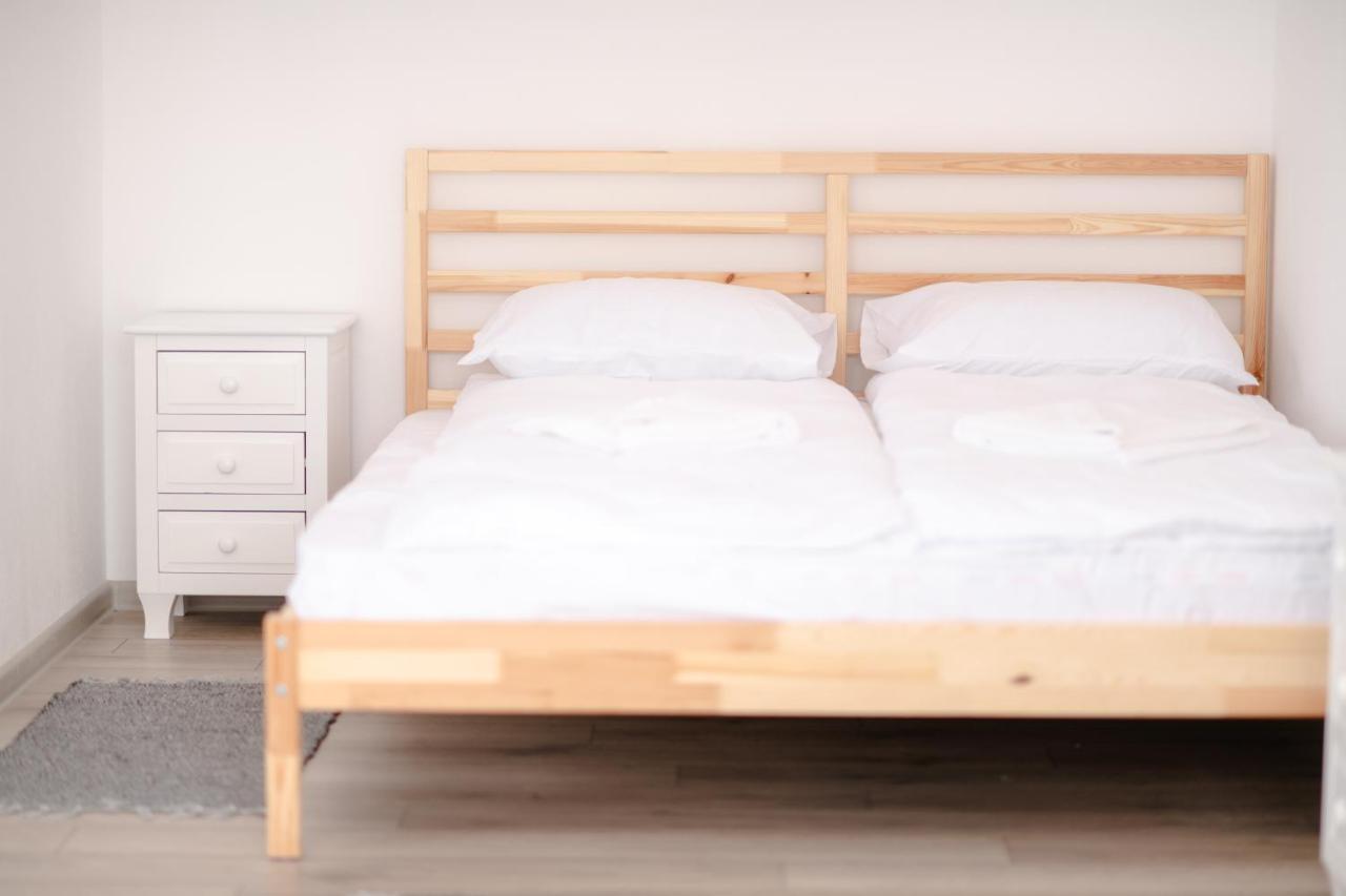 Pixel Guesthouse Tîrgu Secuiesc Екстериор снимка