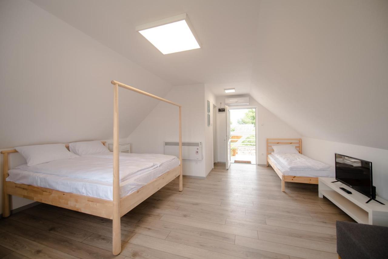Pixel Guesthouse Tîrgu Secuiesc Екстериор снимка