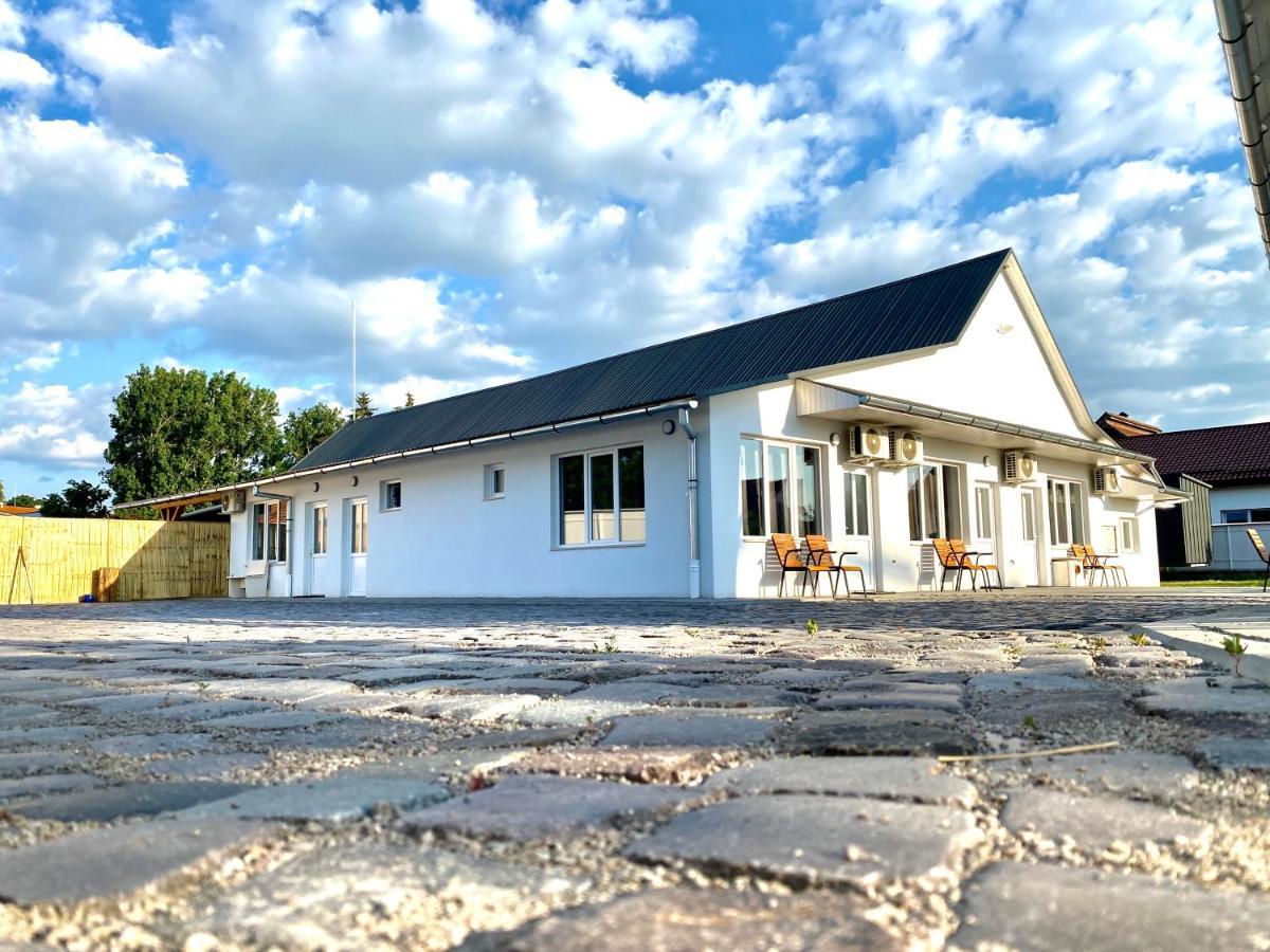 Pixel Guesthouse Tîrgu Secuiesc Екстериор снимка