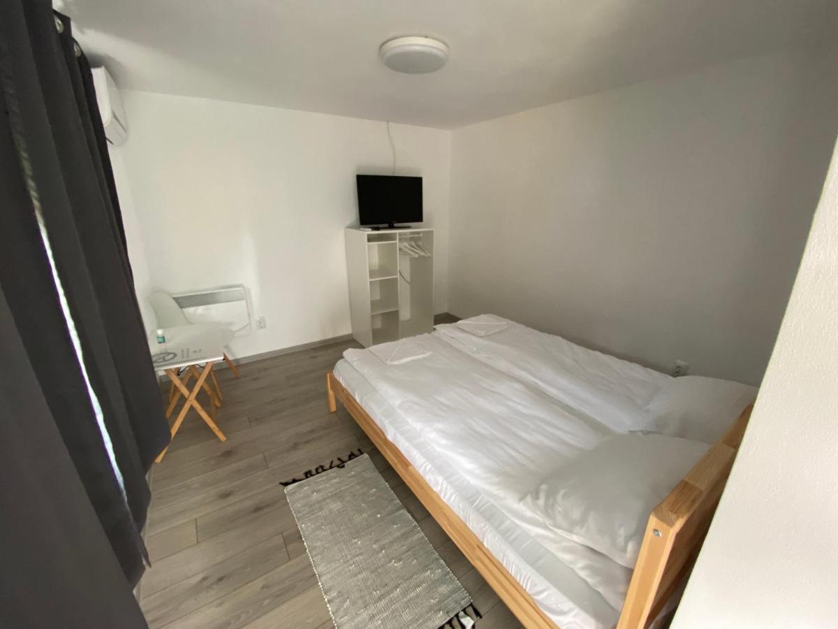 Pixel Guesthouse Tîrgu Secuiesc Екстериор снимка
