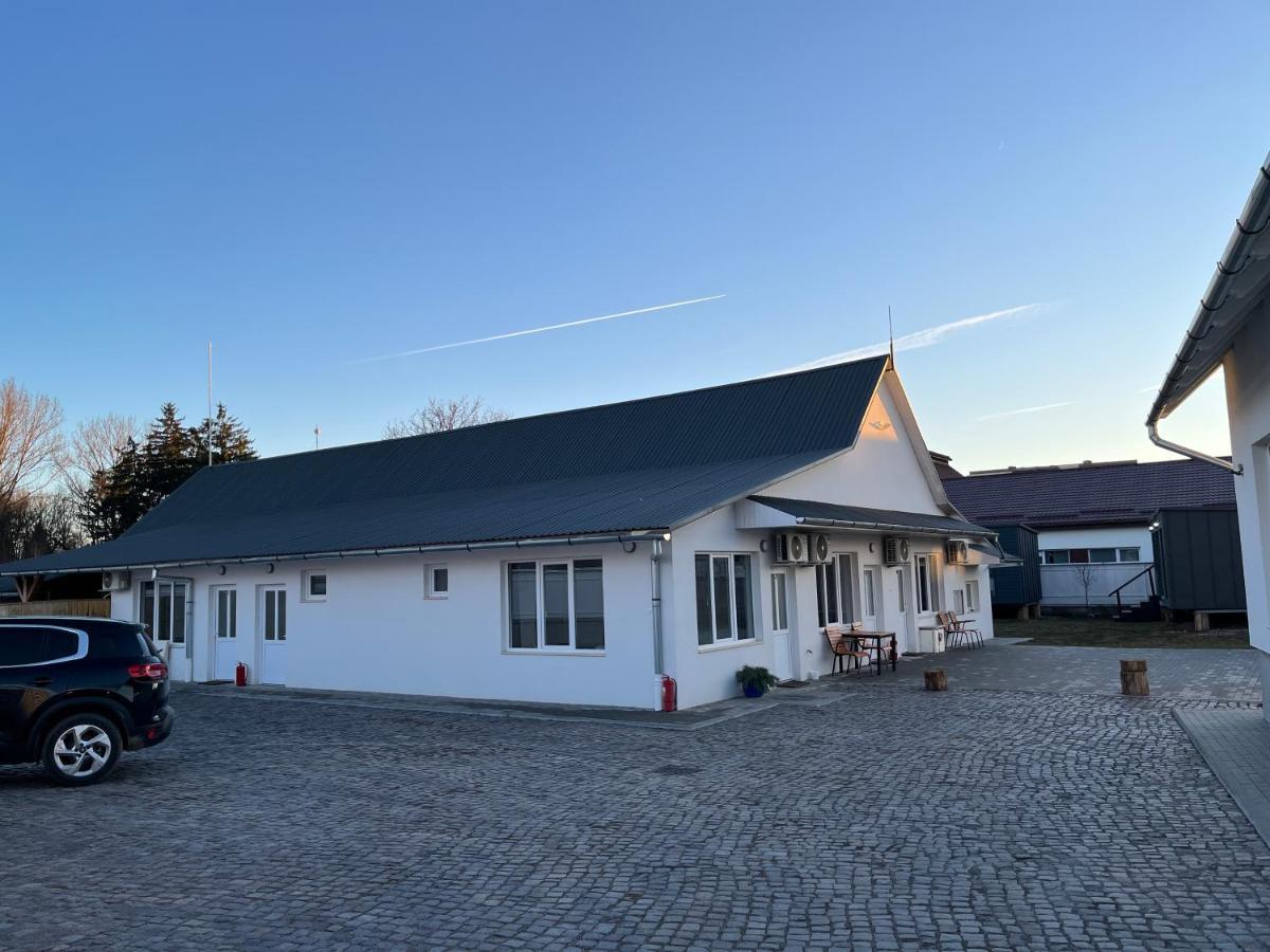 Pixel Guesthouse Tîrgu Secuiesc Екстериор снимка