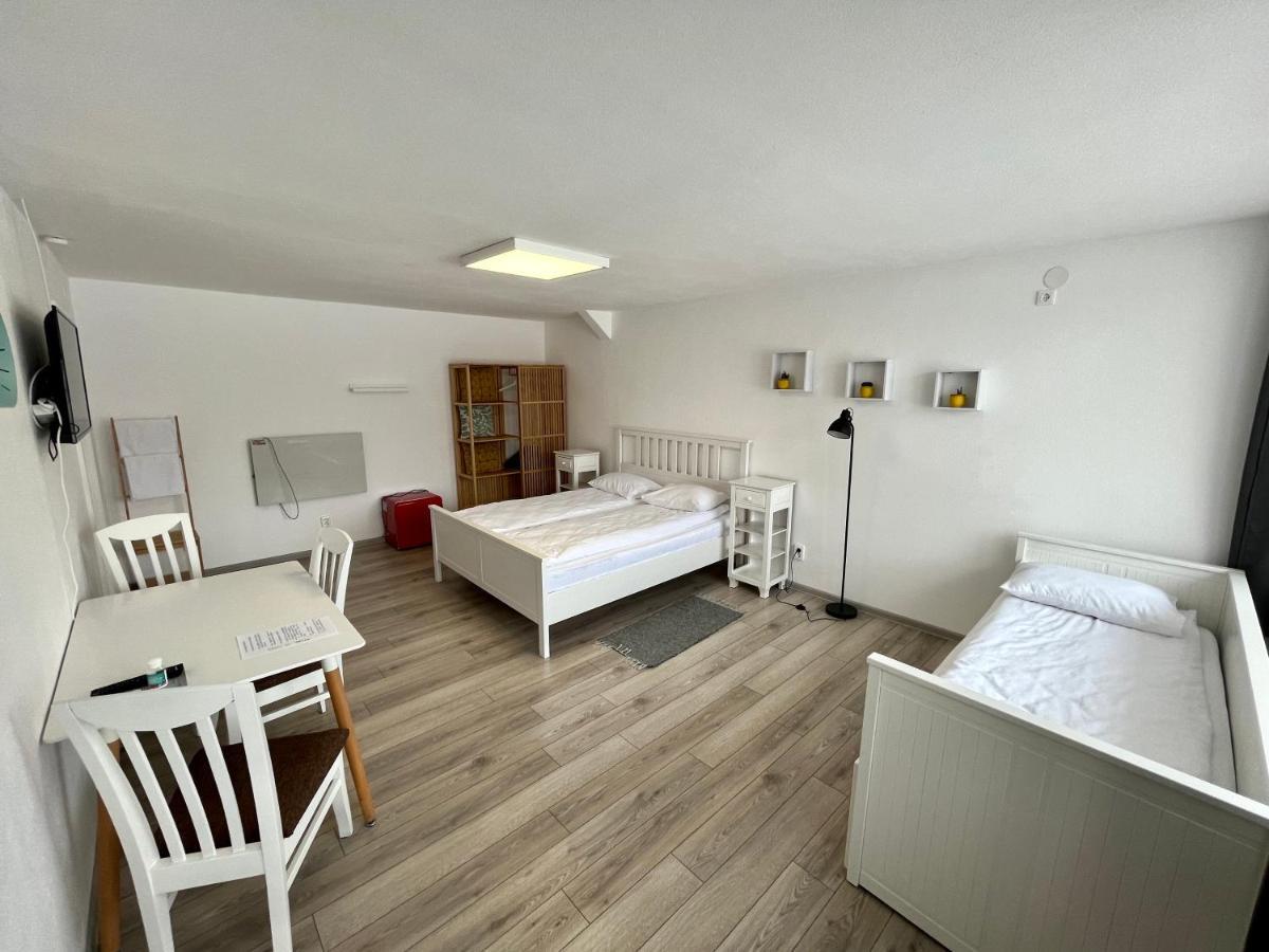 Pixel Guesthouse Tîrgu Secuiesc Екстериор снимка