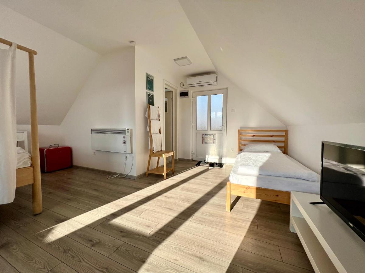 Pixel Guesthouse Tîrgu Secuiesc Екстериор снимка