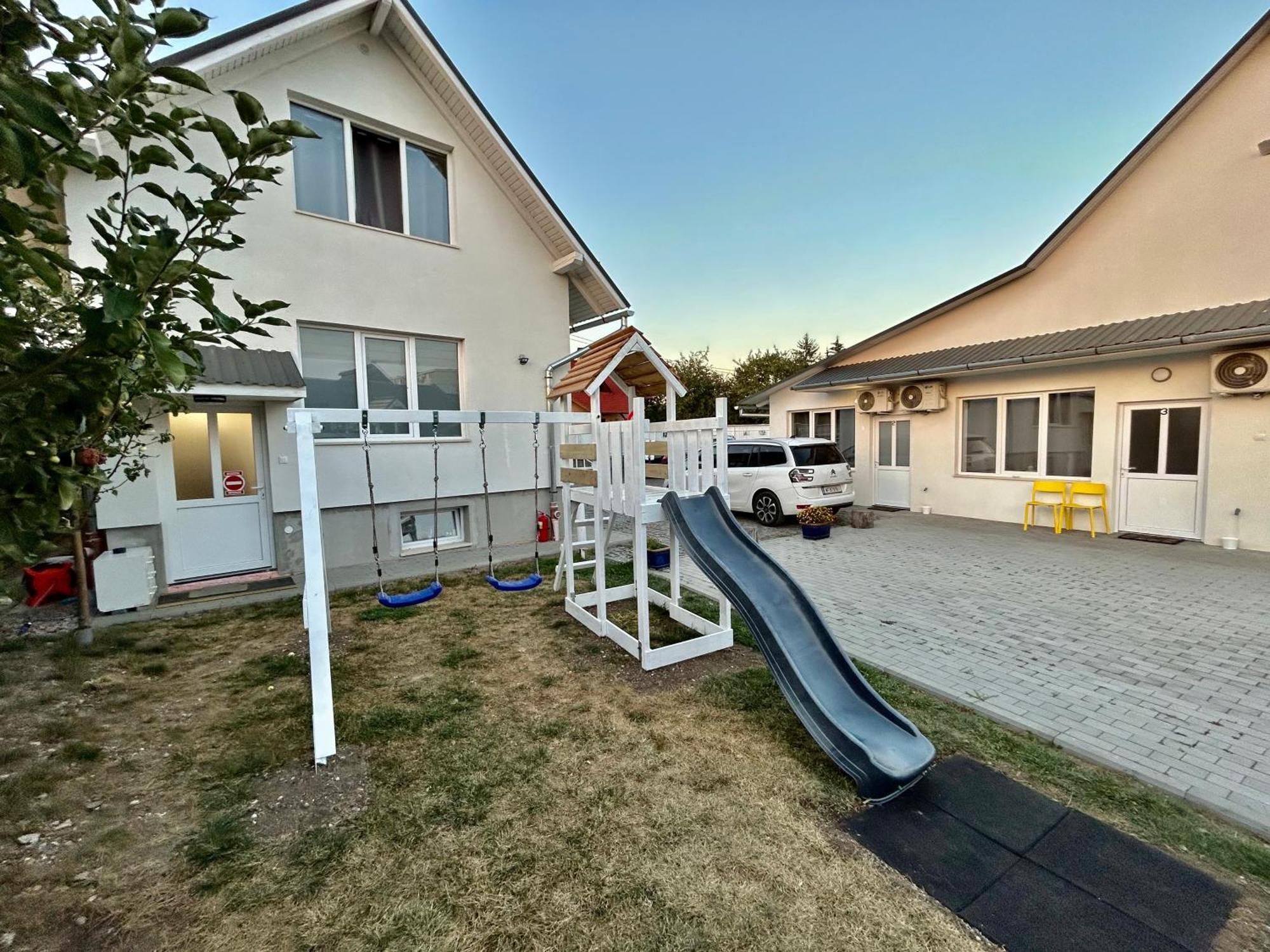 Pixel Guesthouse Tîrgu Secuiesc Екстериор снимка
